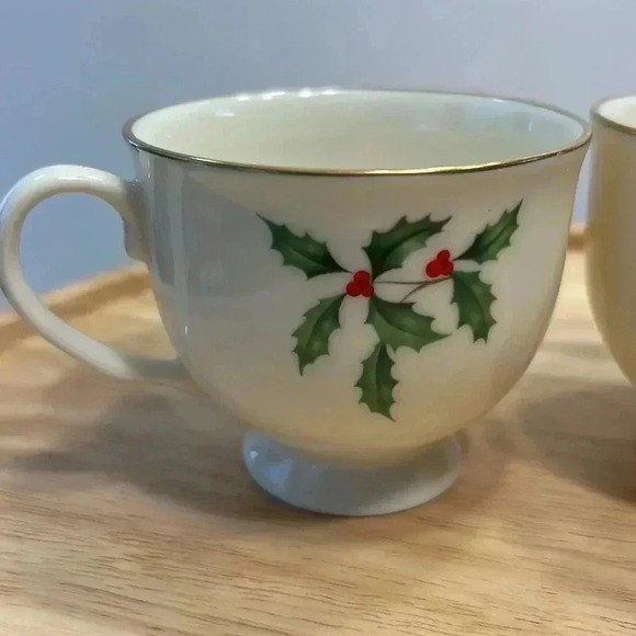 Set of 2 Lenox Special holly footed tea cups gold rim made in USA 3” tall - Picture 2 of 7